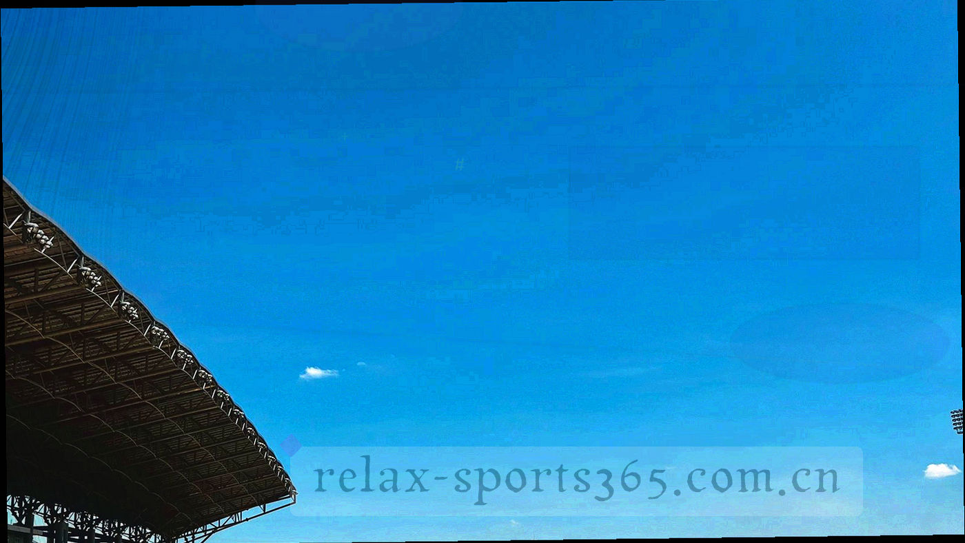 两台设备并排的抽象剪影，光线从左向右移动，暗示数据由旧设备迁移到新设备