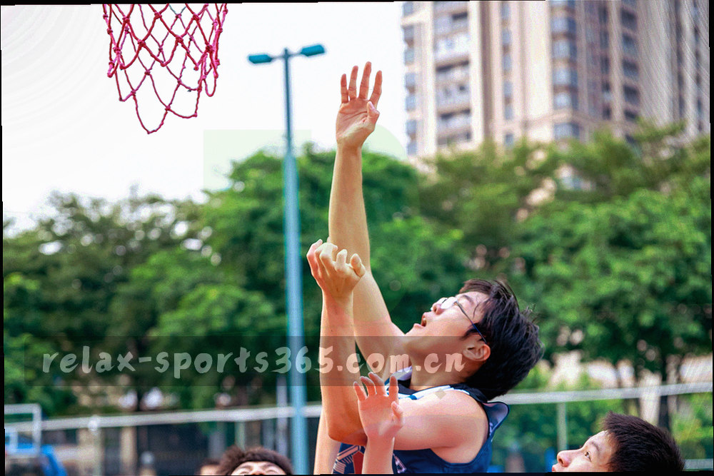 桌面客户端窗口边缘与光标停留的局部画面，界面内容做抽象化处理